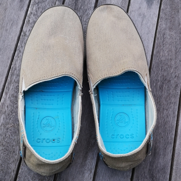 Women's canvas Crocs slip ons - Picture 5 of 10